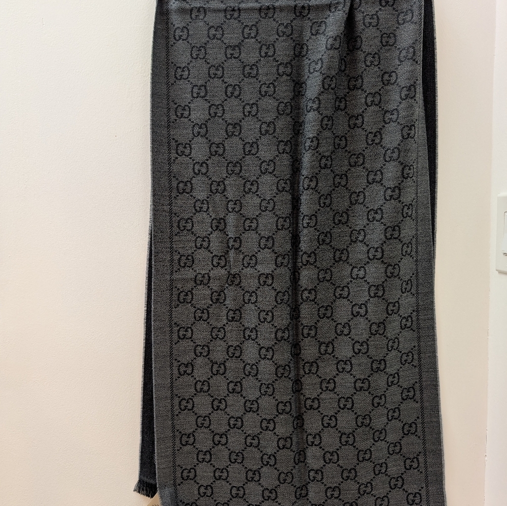 NWT Gucci GG jacquard pattern knitted scarf Grey and Black - Picture 3 of 9
